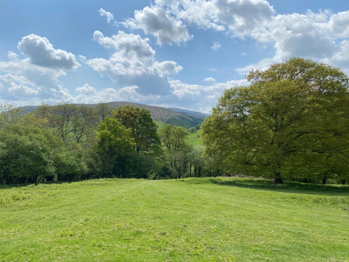 Black Mountains Glamping Hotel Abergavenny Exterior photo